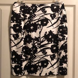 WHBM black & white floral skirt, size 4